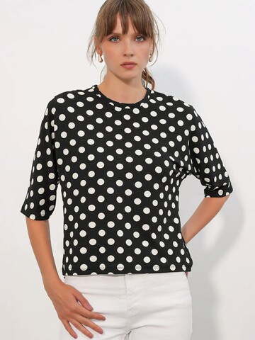 Bigdart Blouse in Zwart: voorkant