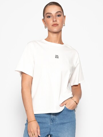 SASSYCLASSY Shirt in White: front
