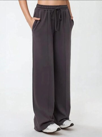 Hiccup Wide Leg Hose in Grau: Vorderseite