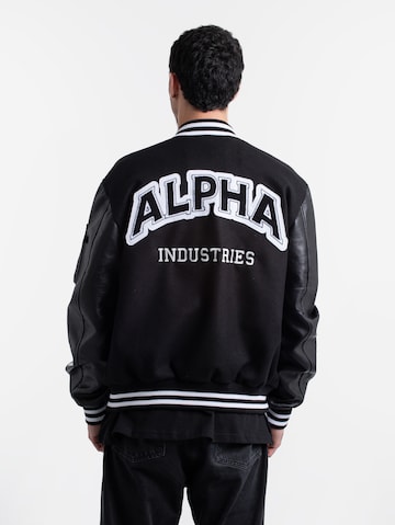 ALPHA INDUSTRIES Демисезонная куртка в Черный: спереди
