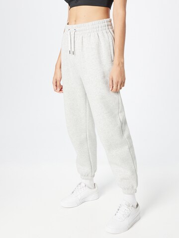 UNDER ARMOUR Tapered Sporthose 'Essential' in Grau: predná strana