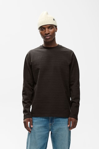 T-Shirt Matinique en marron : devant