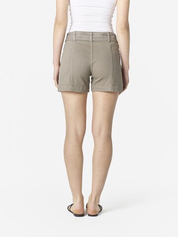 Regular Jeans de la KOROSHI pe verde