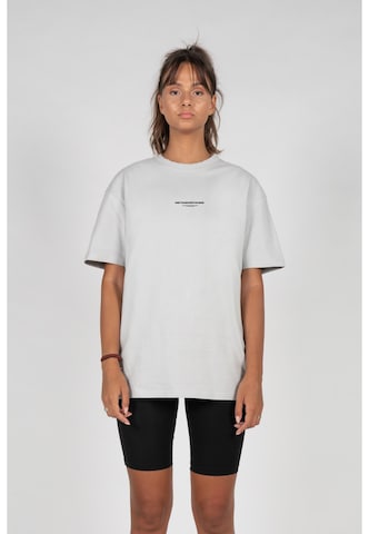 pelēks MJ Gonzales T-Krekls 'Metamorphose V.4': no priekšpuses