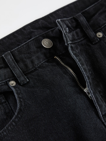 Trendyol Regular Jeans i svart