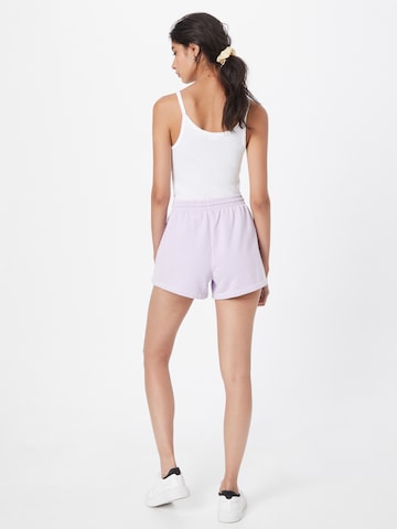 purpurinė LEVI'S ® Laisvas Kelnės 'Snack Sweatshort'