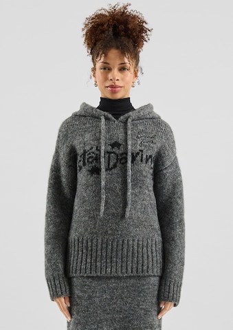 Pull-over QS en gris : devant