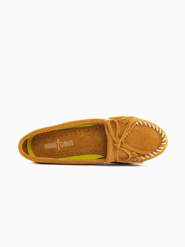 Minnetonka Moccasin 'Kilty plus' in Yellow