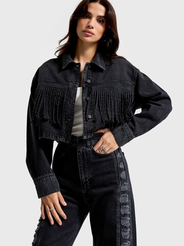 Gilet 'RHINESTONE CROPPED DENIM JACKET' IT'S BASIC en gris : devant