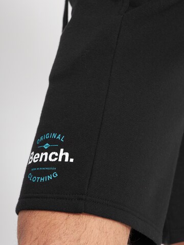 BENCH Regular Shorts 'Lockter' in Schwarz