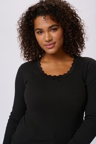 KAFFE CURVE - Camiseta 'KCBritt' en negro