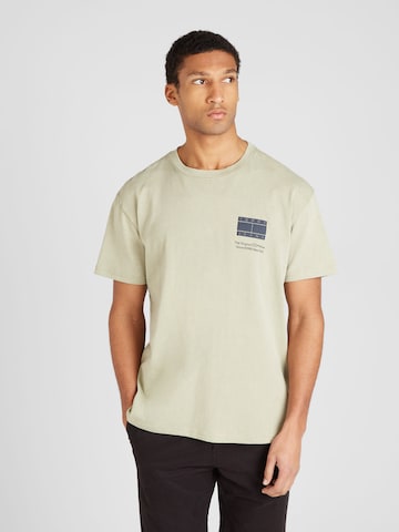 Tommy Jeans Shirt 'Essential' in Green: front