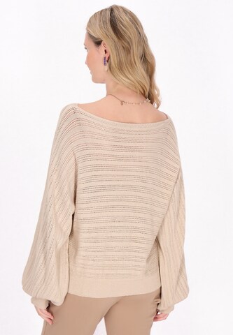Usha Trui in Beige
