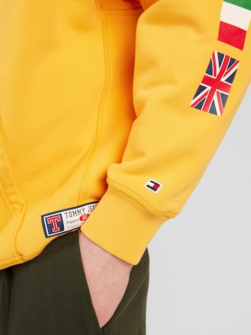 Tommy Jeans Sweatshirt 'ARCHIVE GAMES' in Gelb