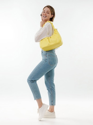 Emily & Noah Pouch 'Bianca' in Yellow