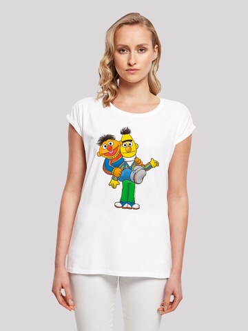 F4NT4STIC Shirt 'Sesame Street Ernie & Bert' in Wit: voorkant