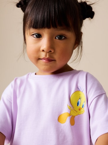 Set de la Next pe mov