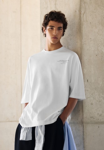 Tricou de la Pull&Bear pe alb: față