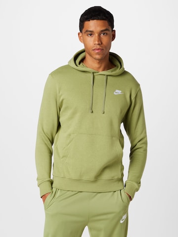 Nike Sportswear Regular fit Sweatshirt 'Club Fleece' i grön: framsida