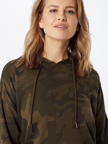 Urban Classics Sweatshirt in Green