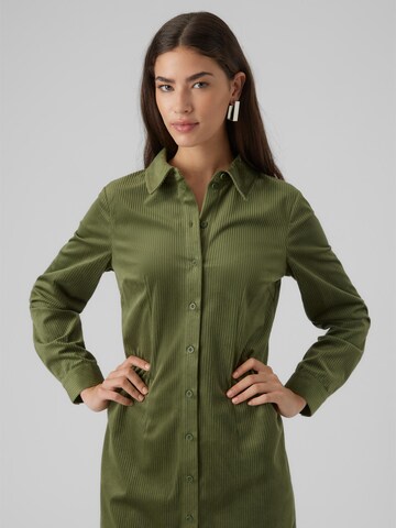 VERO MODA Платье-рубашка 'TRIM' в Зеленый