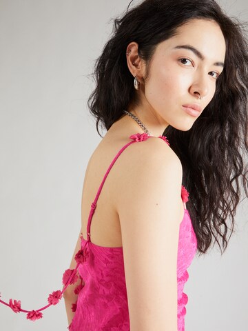 Robe de cocktail TOPSHOP en rose