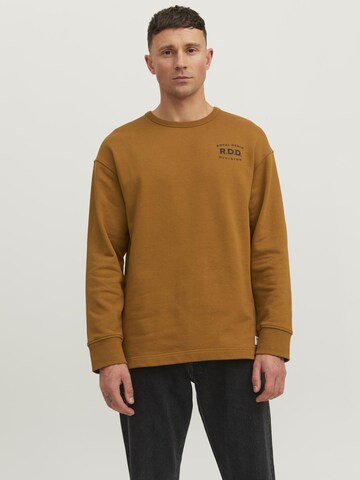 Sweat-shirt R.D.D. ROYAL DENIM DIVISION en marron : devant