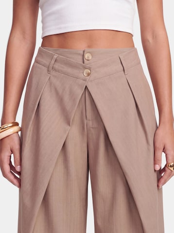 About You x Jessica Haller Loosefit Hose 'Pinstripe' in Beige
