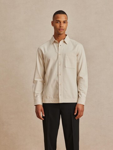 DAN FOX APPAREL - Regular Fit Camisa 'Mick' em branco: frente