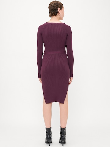 Vero Moda Tall Sukienka z dzianiny 'VMSABA' w kolorze czerwony