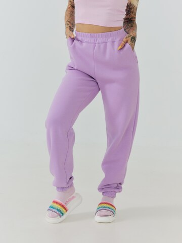 ABOUT YOU x Sharlota Tapered Pants 'Nala' in Purple: front
