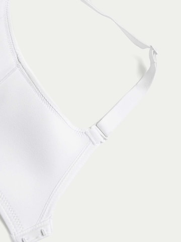 T-shirt Reggiseno di Marks & Spencer in bianco