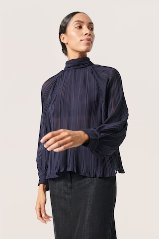 SOAKED IN LUXURY Blouse 'Chrisley ' in Blue: front