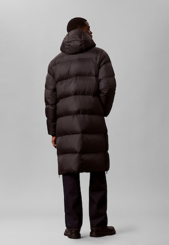 Calvin Klein Jeans Pitkä talvitakki värissä musta