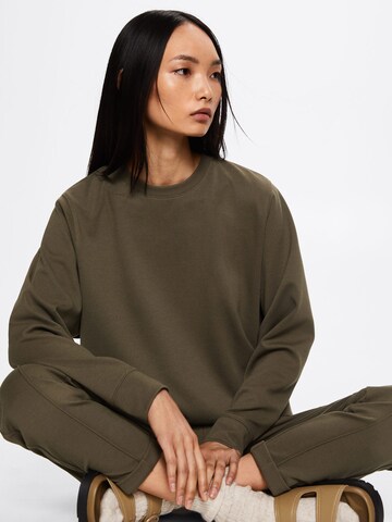 MANGO Sweatshirt in Green