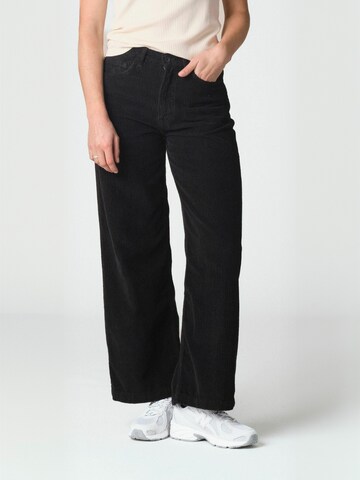 Klitmøller Collective Regular Trousers ' AMELIA ' in Black: front