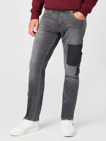 Tommy Remixed Regular Jeans in Grey: front