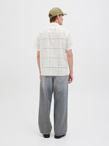 JACK & JONES - Ajuste confortable Camisa 'JORSUMMER LUKE' en blanco
