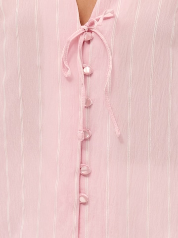 Trendyol - Blusa en rosa