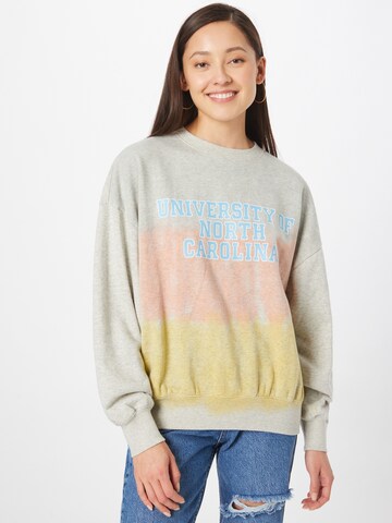 Champion Authentic Athletic Apparel Sweatshirt in Grau: Vorderseite