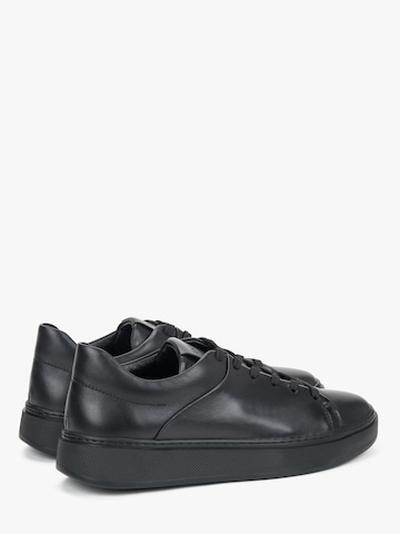 Estro Sneakers '09-3682' in Black