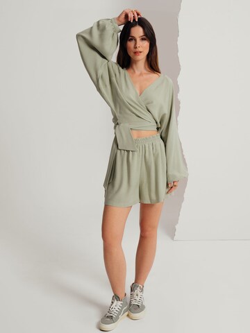 A LOT LESS - Blusa 'Annelie' en verde