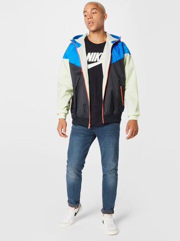 Nike Sportswear - Chaqueta de entretiempo en negro