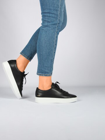 BLACKSTONE Låg sneaker 'Maynard  BL470' i svart: framsida