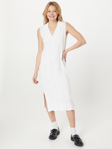 Robes en maille 'Mae' Esmé Studios en blanc : devant