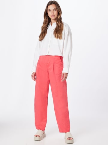 DRYKORN Loose fit Pleat-Front Pants 'ACCEPT' in Red