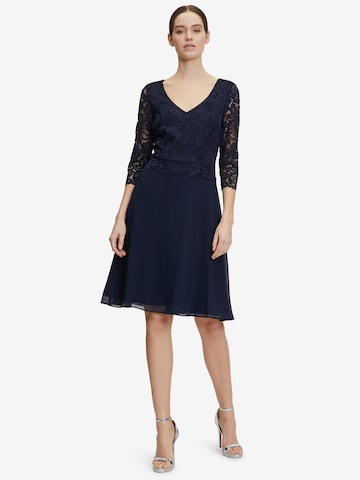 Robe de cocktail Vera Mont en bleu