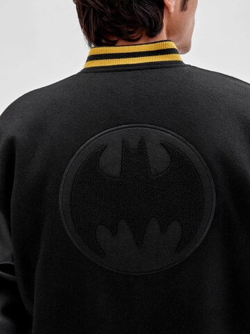 GUESS Übergangsjacke 'Batman-Patch' in Schwarz