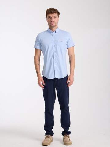 7Camicie - Ajuste estrecho Camisa de negocios 'Iconic Poplin Stretch Man Shirt Short Sleeve Light Blue' en azul