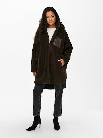 Jachetă  fleece de la ONLY pe maro